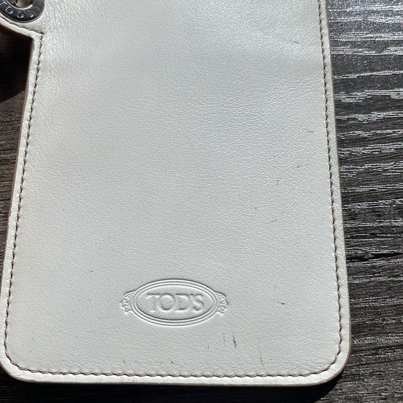 Auth. Tod’s White Leather Phone/Cards Case - Picture 4 of 16